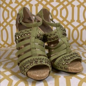 Green pumps open toe with brass studded accent